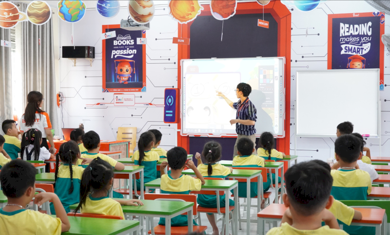 Chương trình Toán Khoa học bằng tiếng Anh iPRO.
