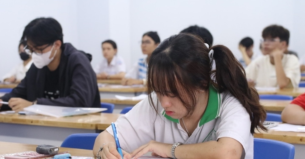 Học sinh có thể luyện Toán tiếng Anh lớp 6 qua nhiều tài liệu tham khảo.