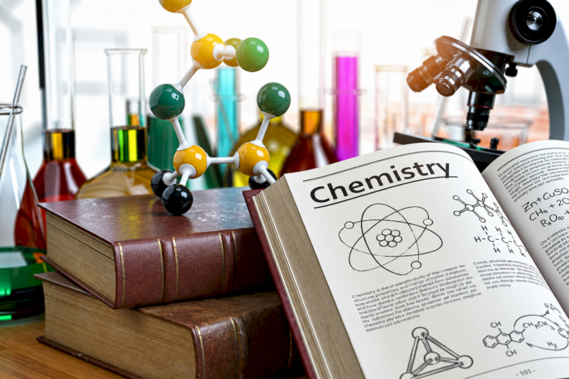 Môn Hóa trong tiếng Anh là Chemistry.
